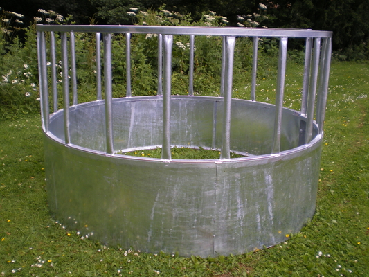 1.8m Diameter Cattle Hay Feeder , Loop Top Cattle Handling Systems